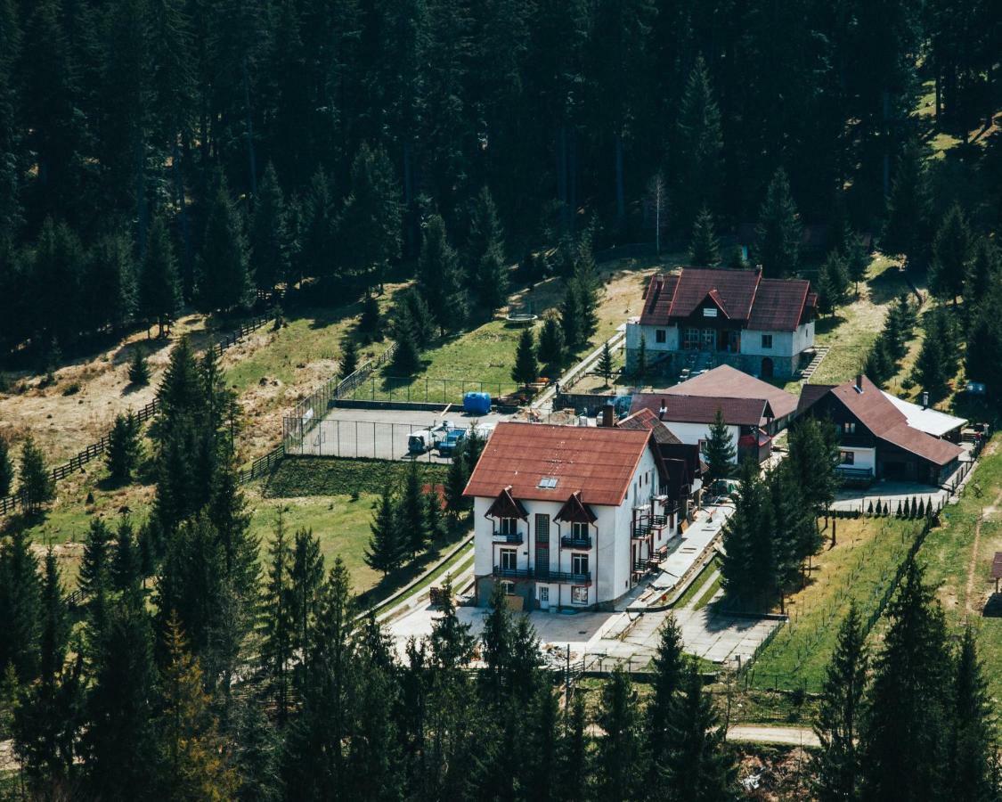 Hotel Floare De Colt Mînăstirea Humorului 外观 照片