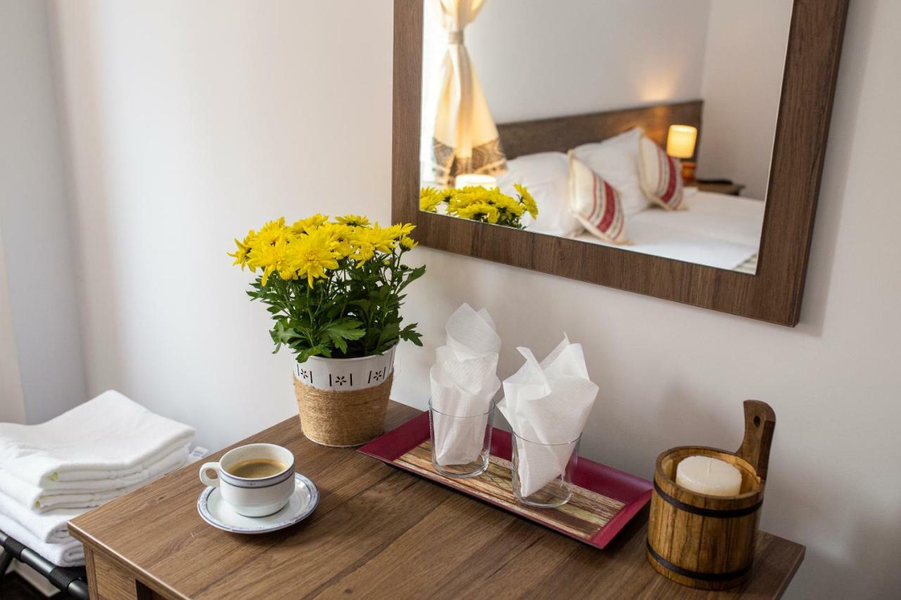 Hotel Floare De Colt Mînăstirea Humorului 外观 照片
