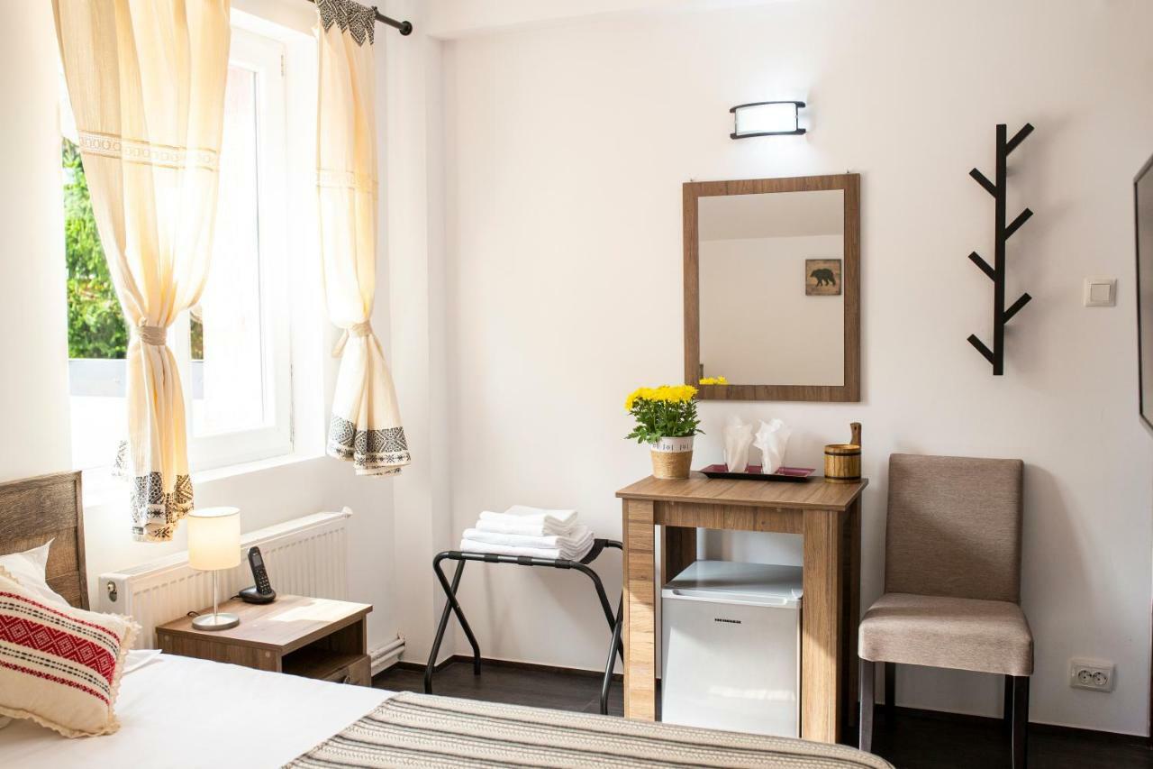 Hotel Floare De Colt Mînăstirea Humorului 外观 照片