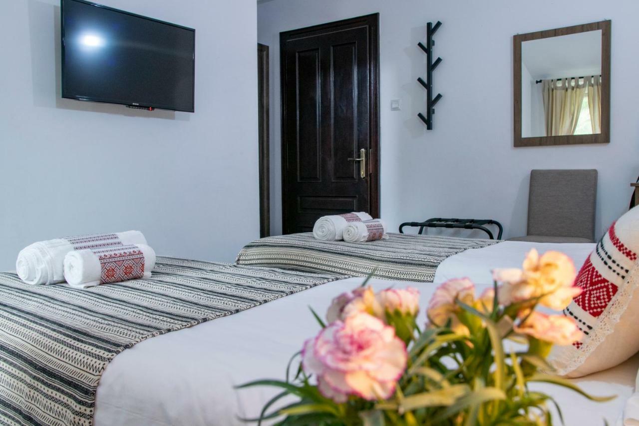 Hotel Floare De Colt Mînăstirea Humorului 外观 照片