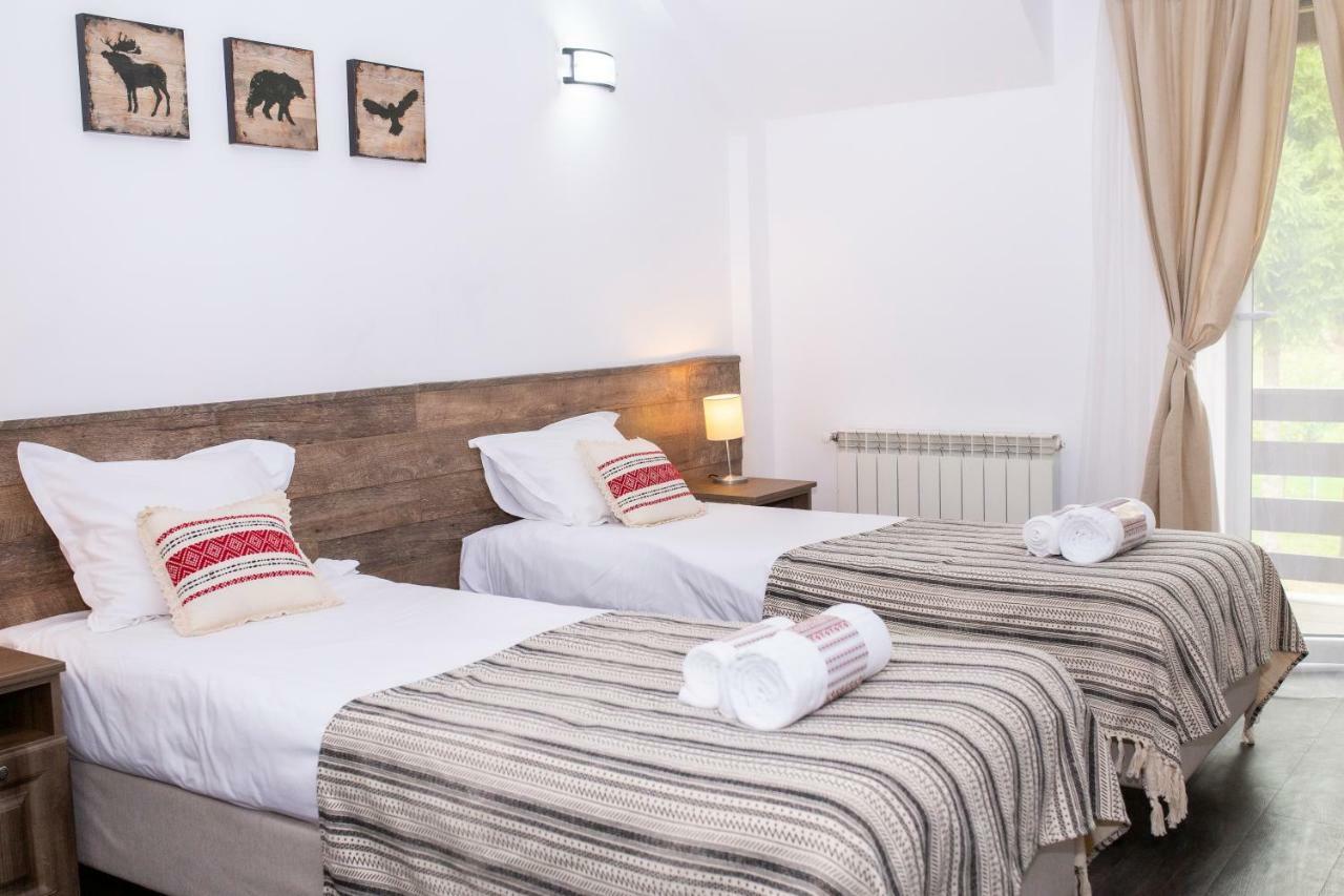 Hotel Floare De Colt Mînăstirea Humorului 外观 照片