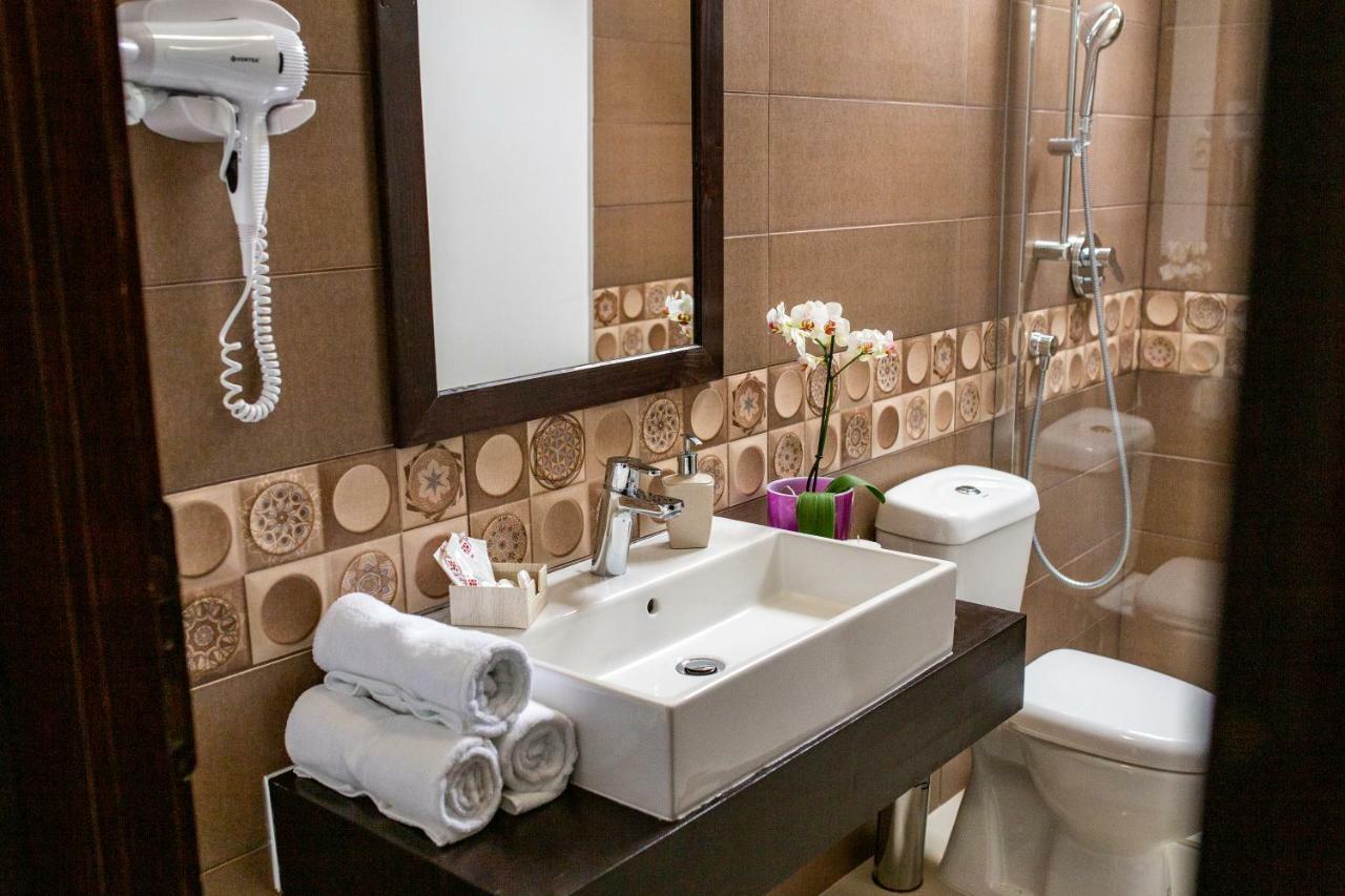 Hotel Floare De Colt Mînăstirea Humorului 外观 照片